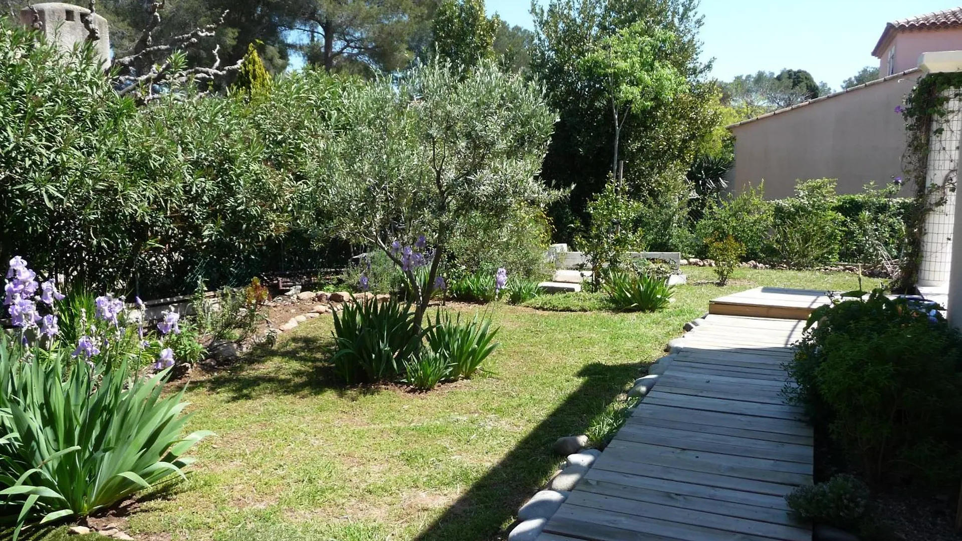 Villa Iris, Climatisee Avec 4 Chambres Et Piscine A Boulouris Sur Mer Saint-Raphaël 0*,  Francia