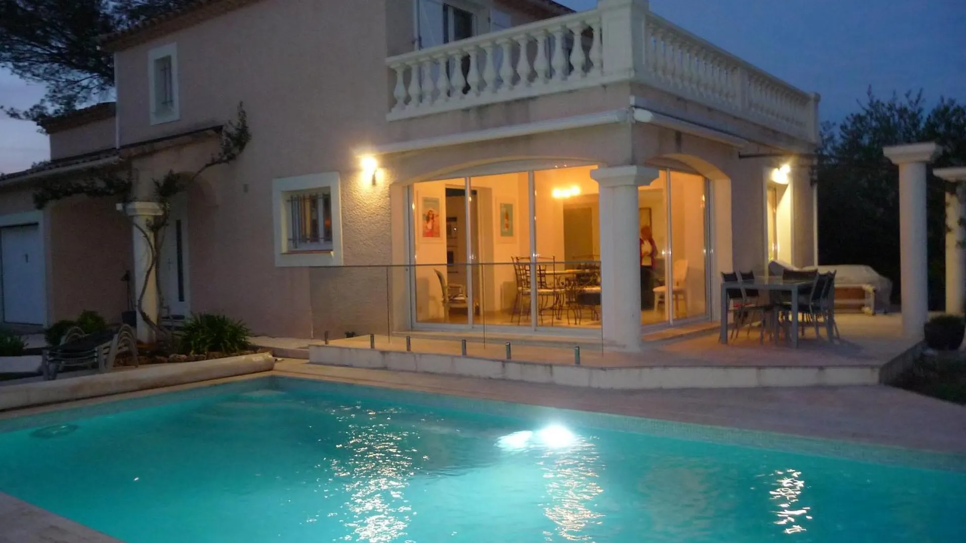 Villa Iris, Climatisee Avec 4 Chambres Et Piscine A Boulouris Sur Mer Saint-Raphaël Francia