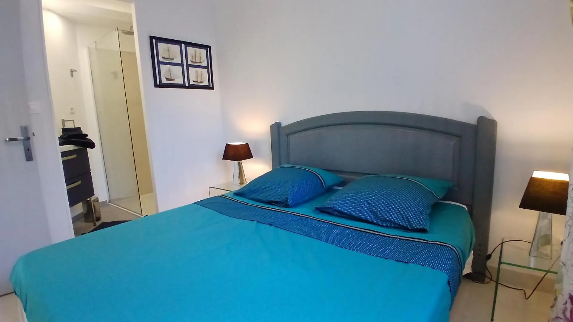 Villa Iris, Climatisee Avec 4 Chambres Et Piscine A Boulouris Sur Mer Saint-Raphael  0*, Saint-Raphael (Var) France