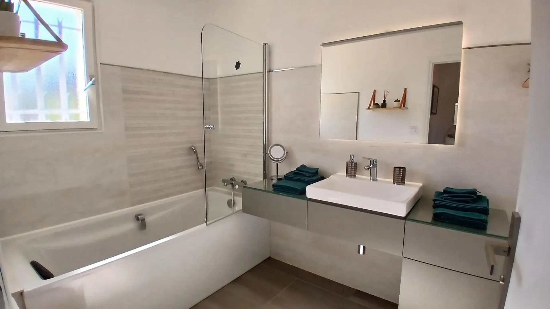 Villa Iris, Climatisee Avec 4 Chambres Et Piscine A Boulouris Sur Mer Saint-Raphaël 0*,