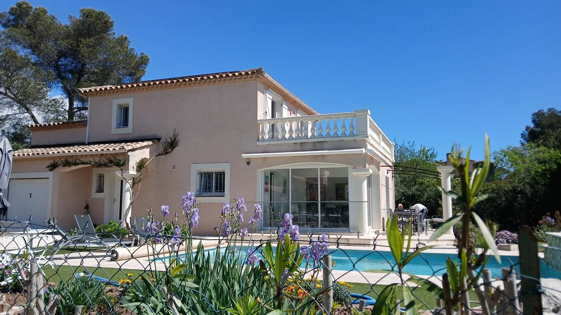 Villa Iris, Climatisee Avec 4 Chambres Et Piscine A Boulouris Sur Mer Saint-Raphael   Saint-Raphael (Var)