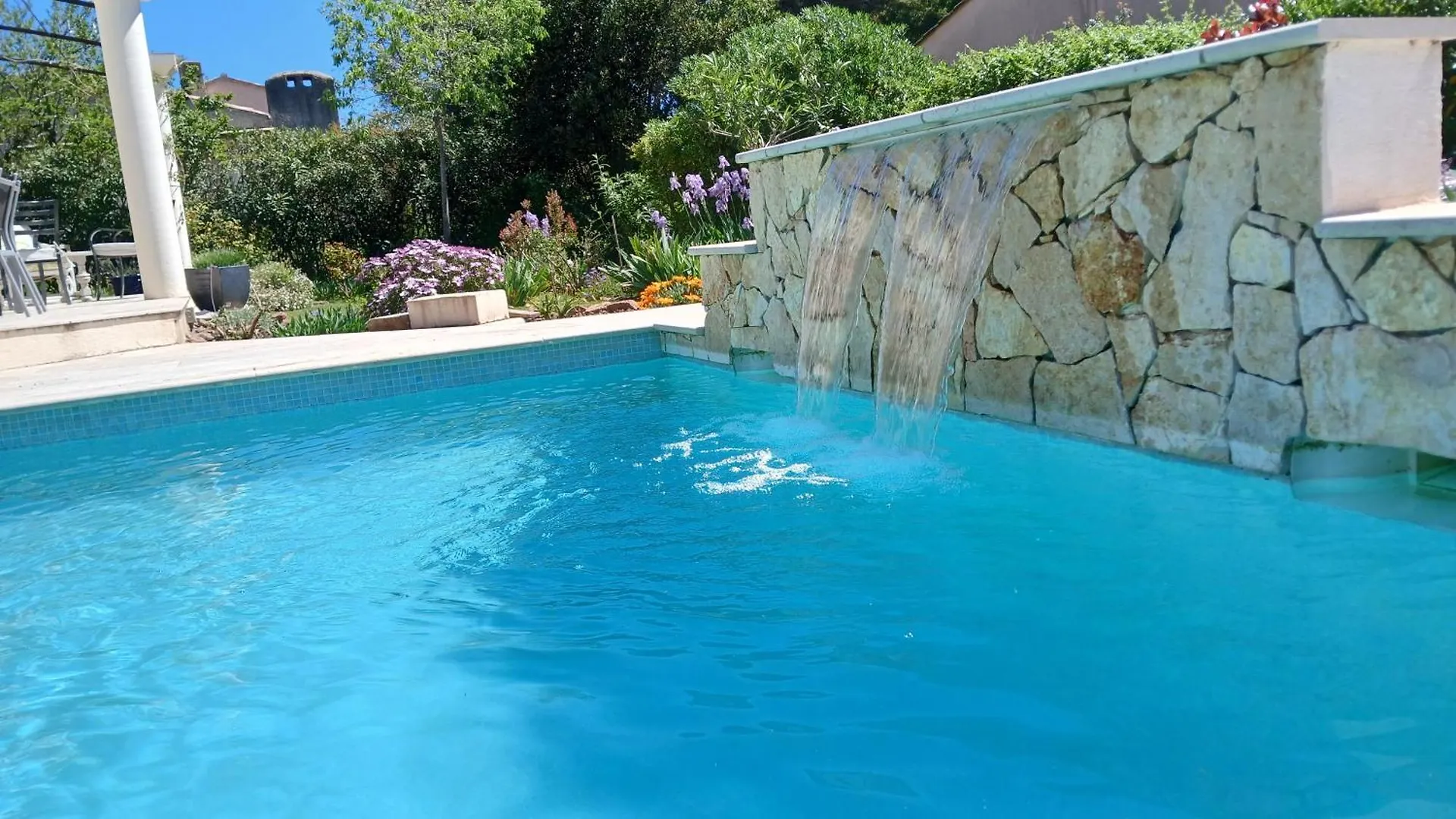 Villa Iris, Climatisee Avec 4 Chambres Et Piscine A Boulouris Sur Mer Saint-Raphael  Saint-Raphael (Var)