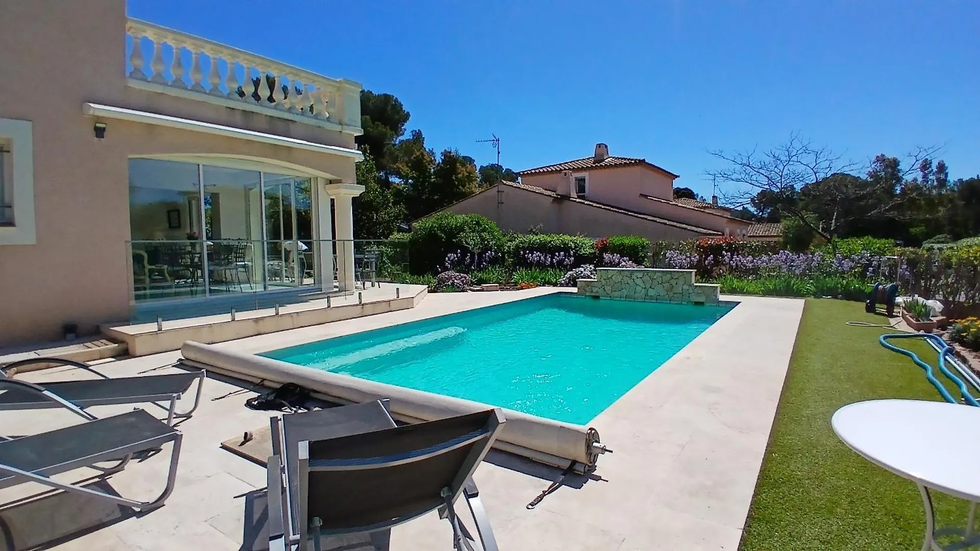 Villa Iris, Climatisee Avec 4 Chambres Et Piscine A Boulouris Sur Mer Saint-Raphaël