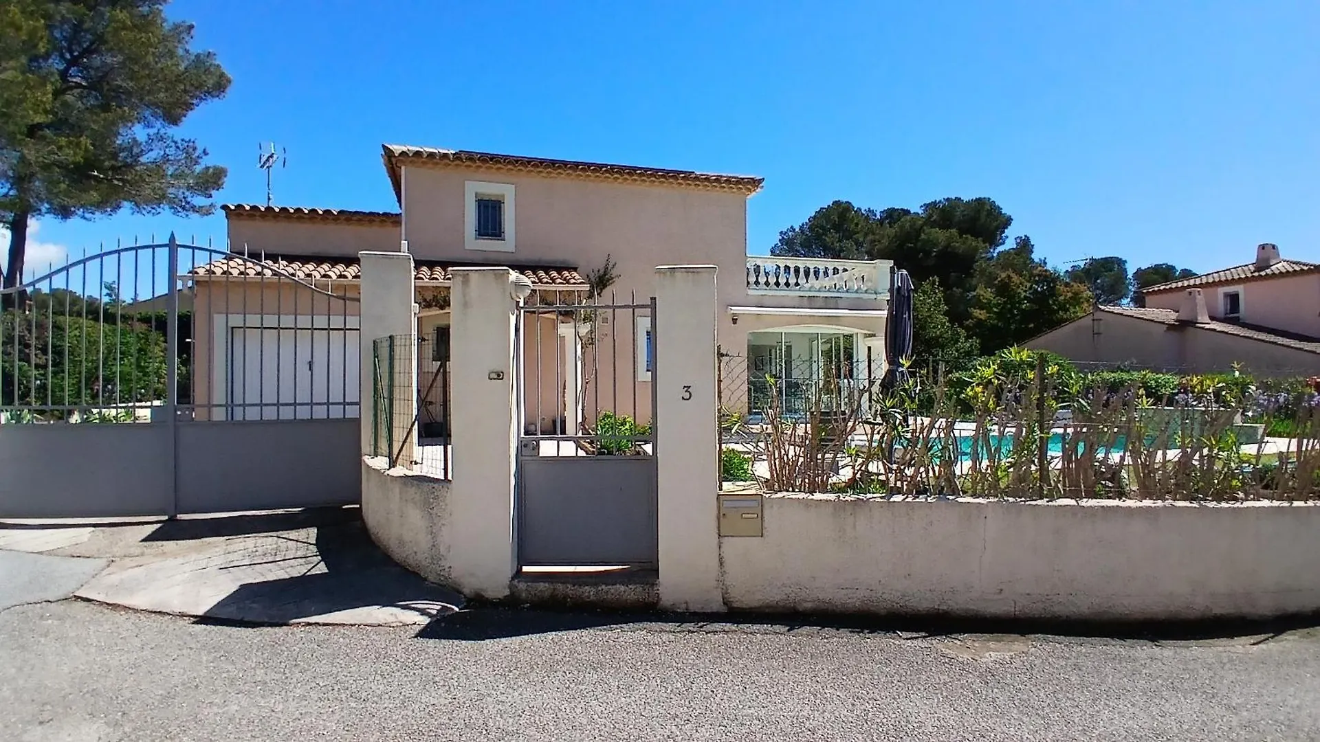 Villa Iris, Climatisee Avec 4 Chambres Et Piscine A Boulouris Sur Mer Saint-Raphael